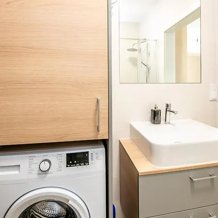 5d Fredry 2/36 Apartment *